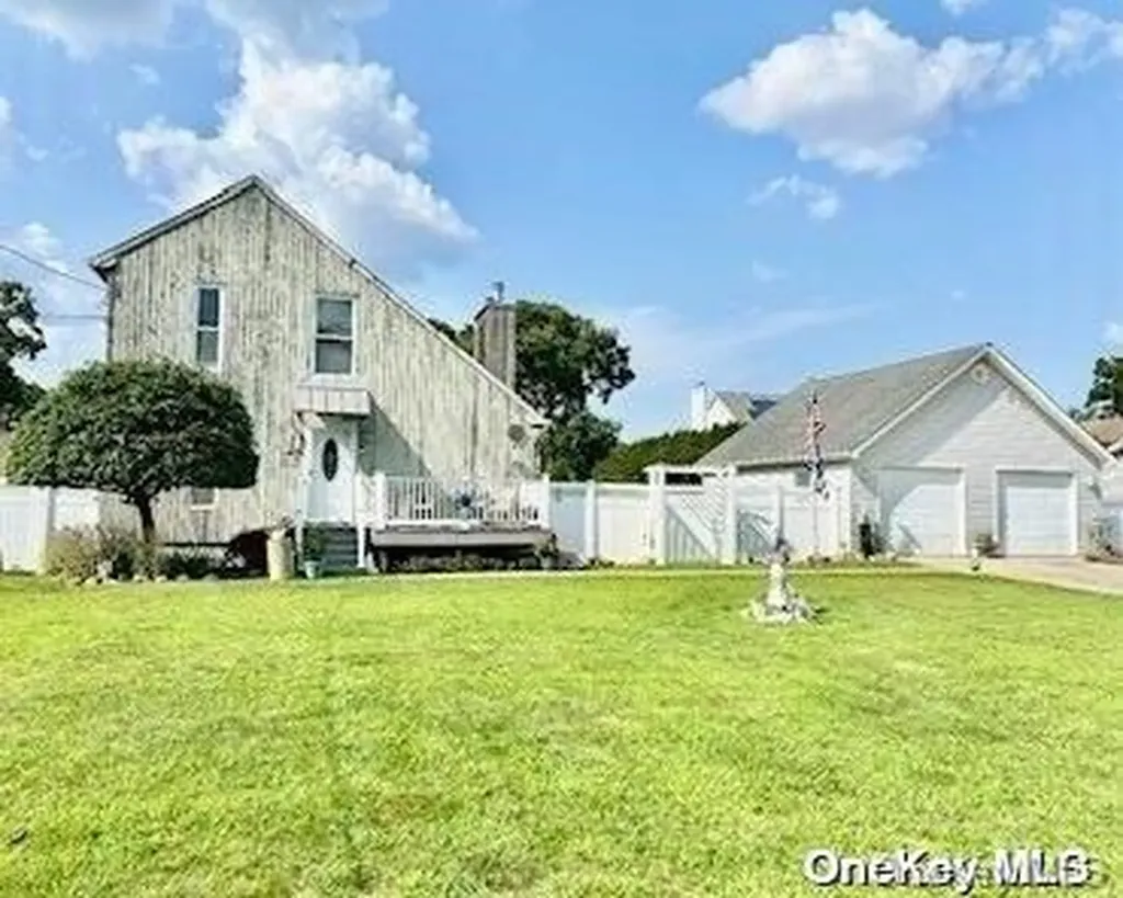 37 Argyle Drive Shirley NY 11967