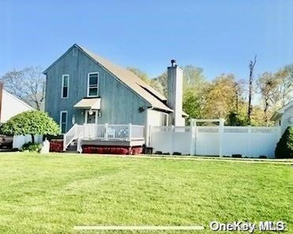 37 Argyle Drive Shirley NY 11967