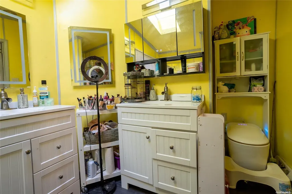 4 White Daisy Lane Bohemia NY 11716