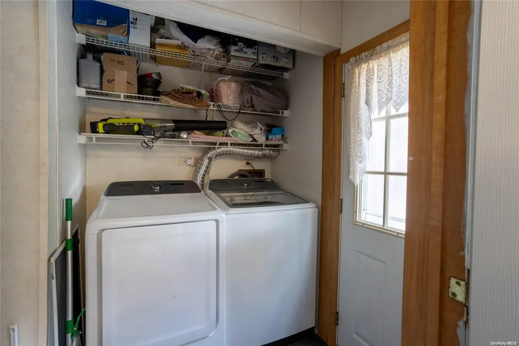4 White Daisy Lane Bohemia NY 11716