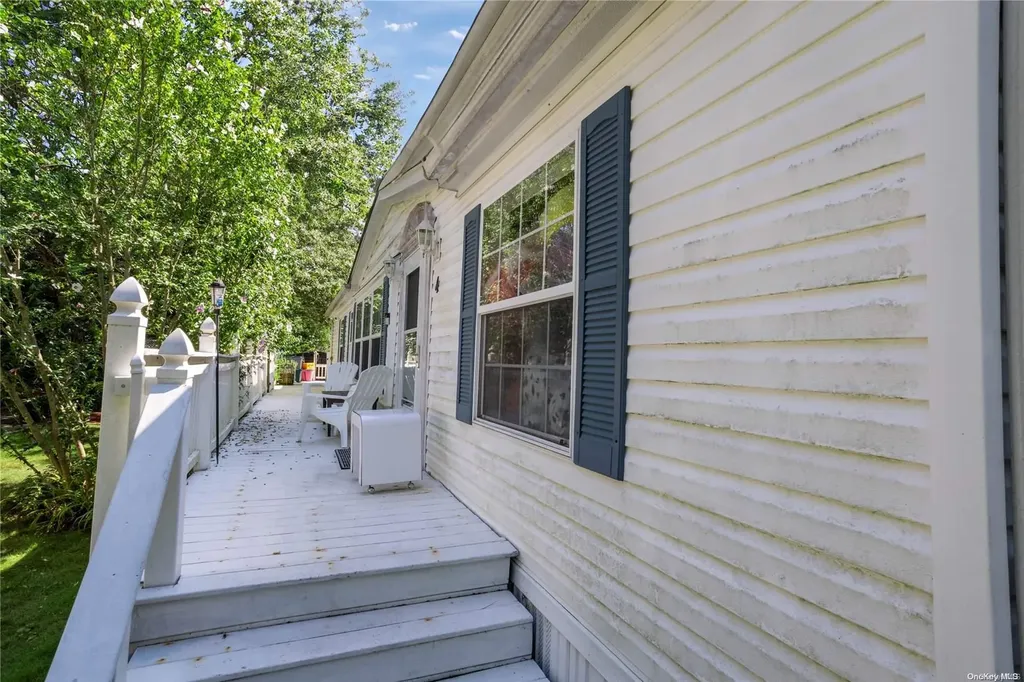 4 White Daisy Lane Bohemia NY 11716