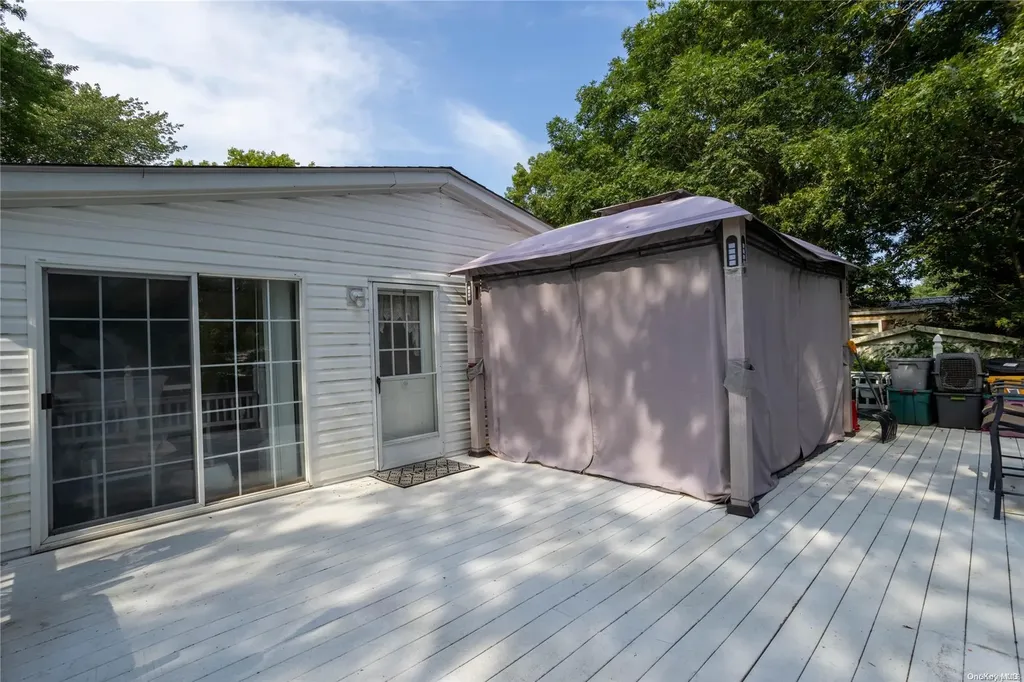 4 White Daisy Lane Bohemia NY 11716