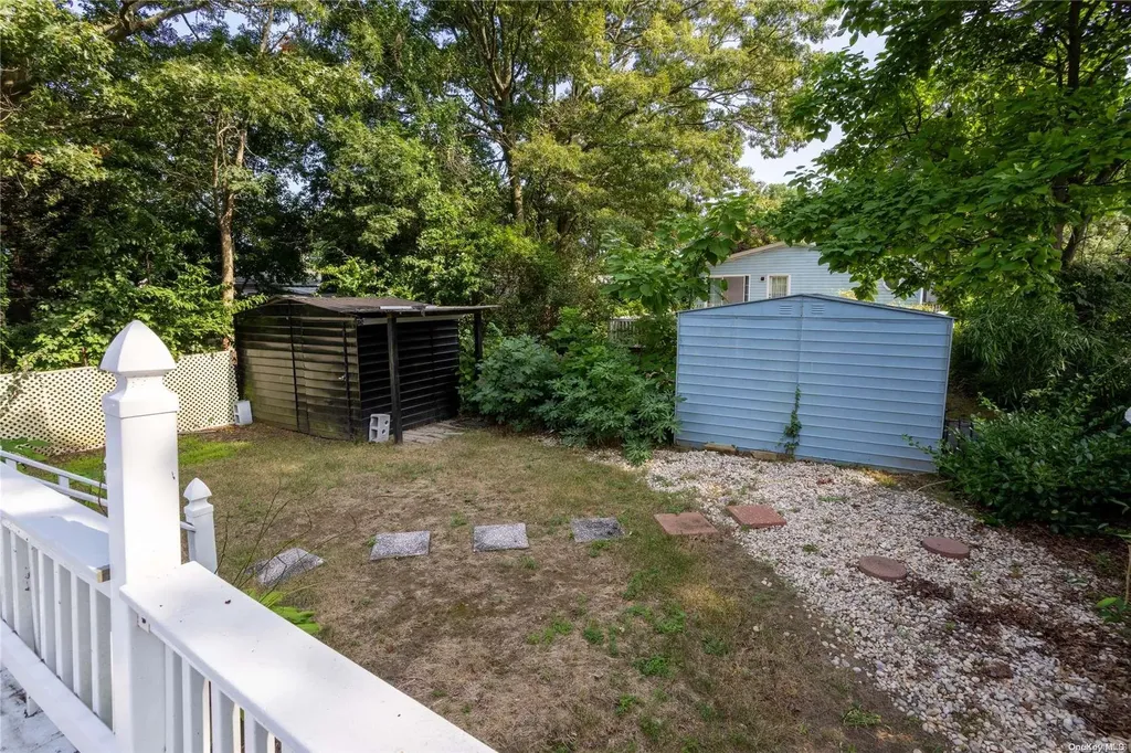 4 White Daisy Lane Bohemia NY 11716