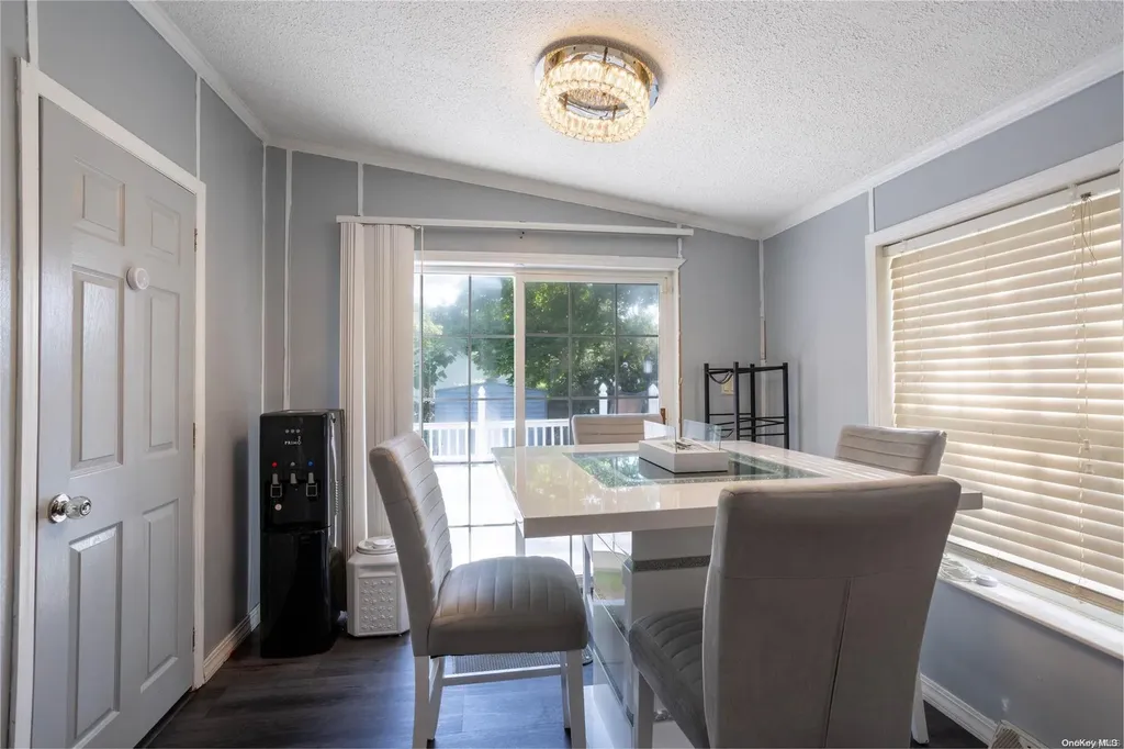 4 White Daisy Lane Bohemia NY 11716