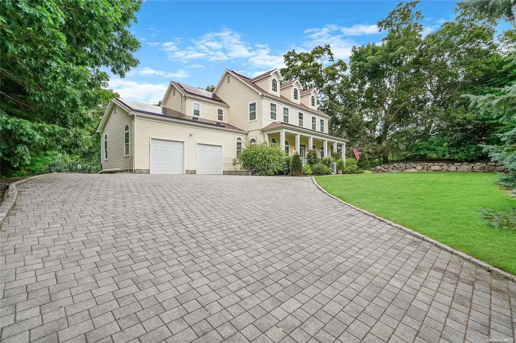 8 Mallard Court Riverhead NY 11901