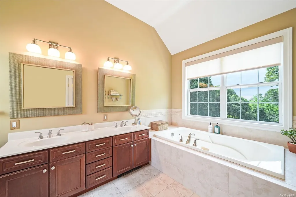 8 Mallard Court Riverhead NY 11901