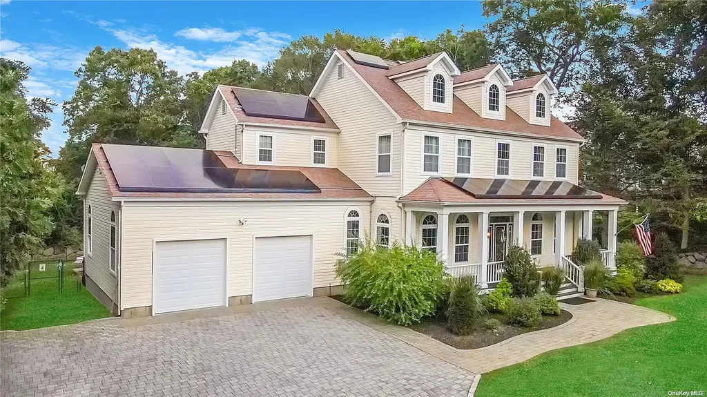 8 Mallard Court Riverhead NY 11901