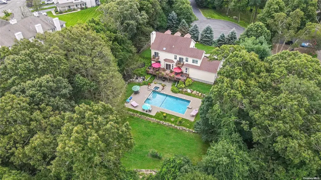 8 Mallard Court Riverhead NY 11901