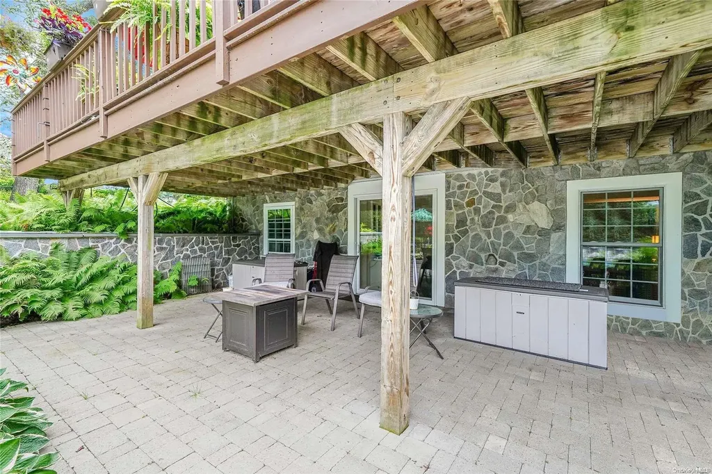 8 Mallard Court Riverhead NY 11901