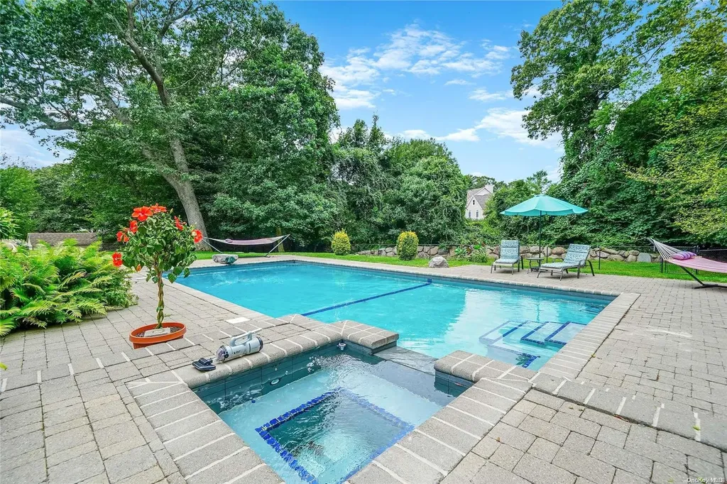 8 Mallard Court Riverhead NY 11901