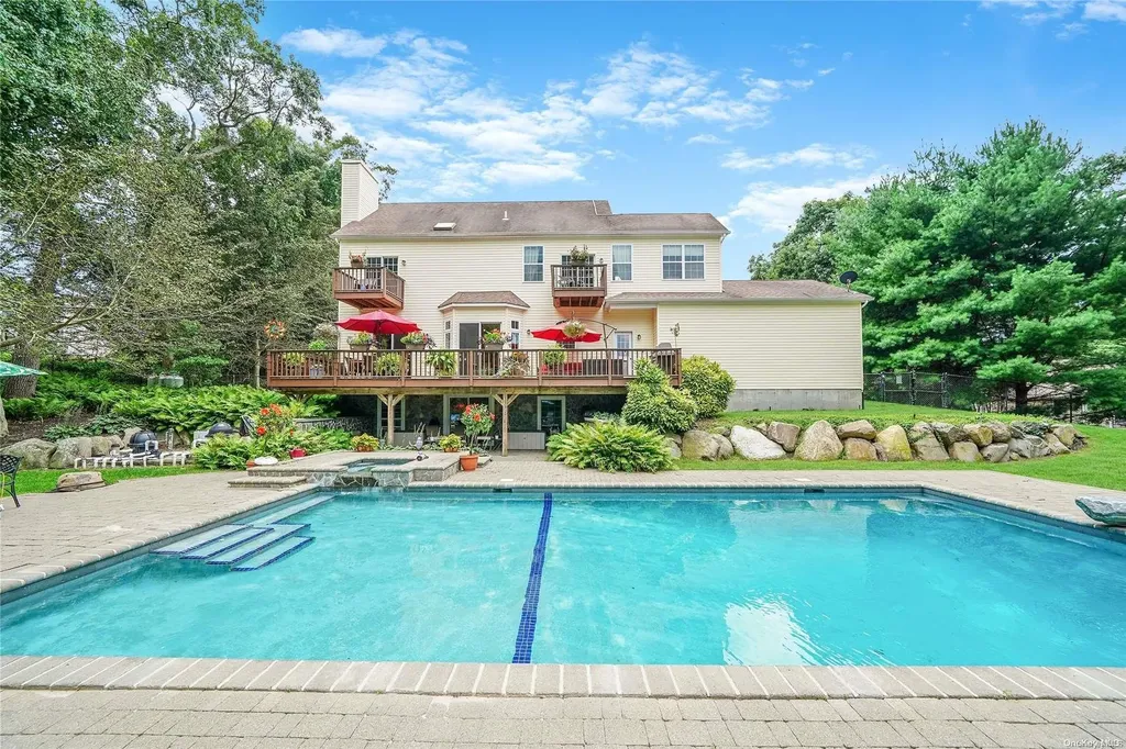 8 Mallard Court Riverhead NY 11901