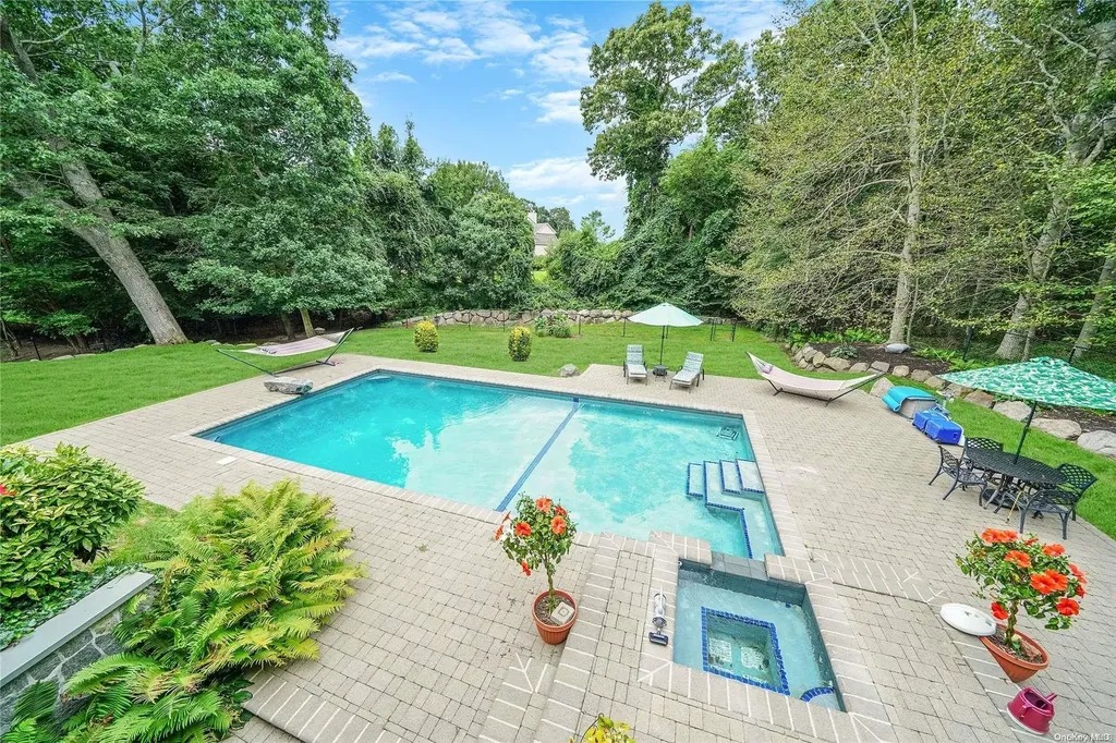 8 Mallard Court Riverhead NY 11901