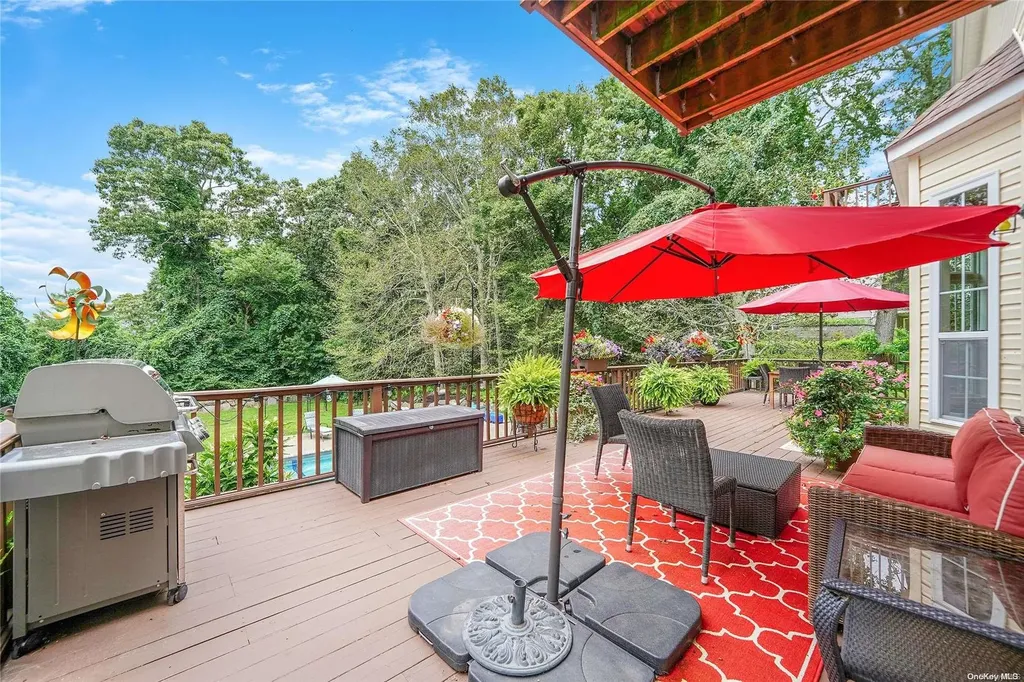 8 Mallard Court Riverhead NY 11901