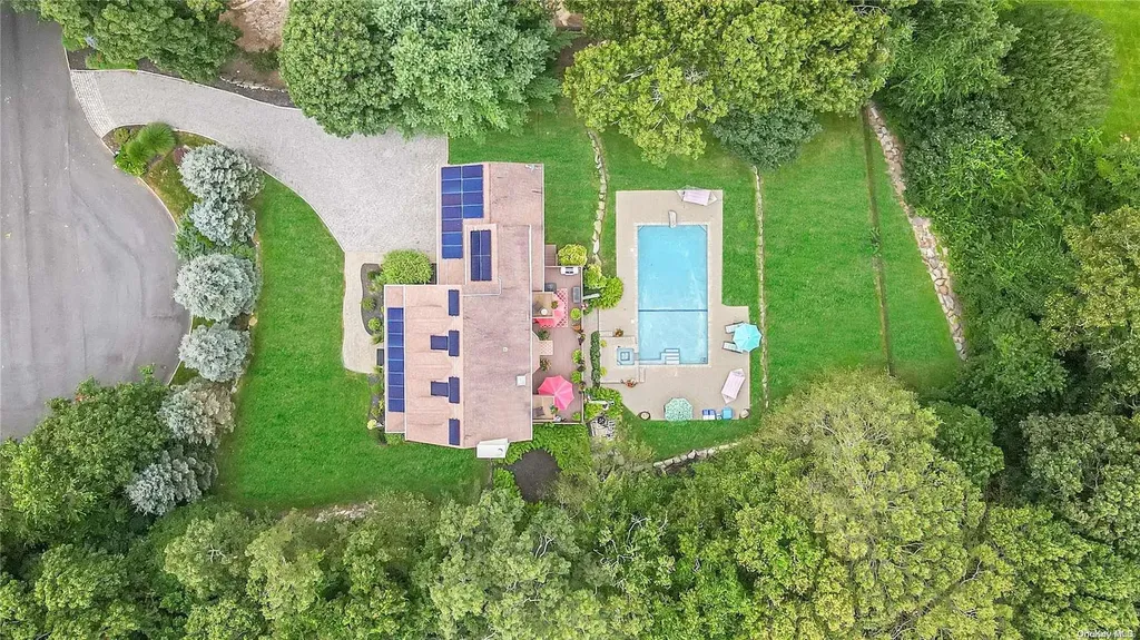 8 Mallard Court Riverhead NY 11901