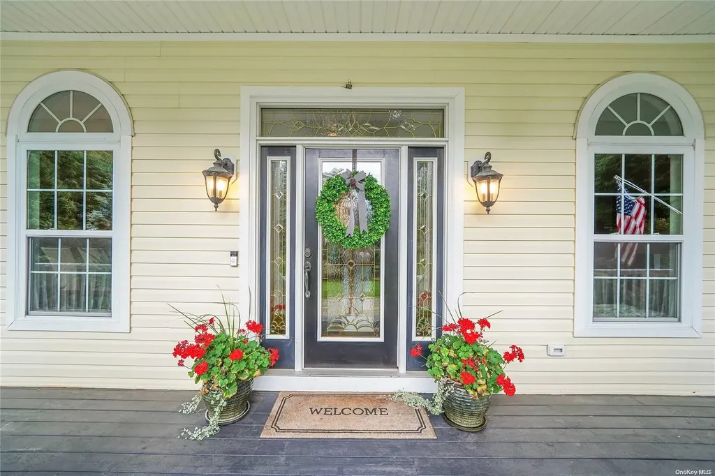 8 Mallard Court Riverhead NY 11901
