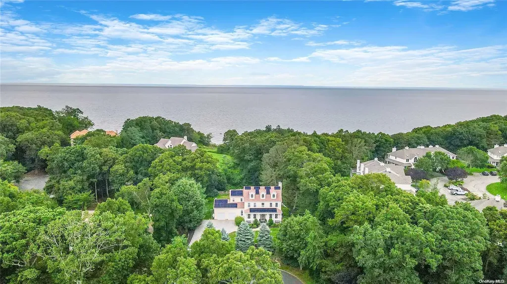 8 Mallard Court Riverhead NY 11901