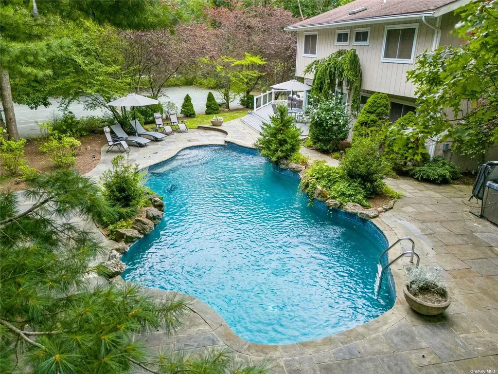 18 North Quarter Road Westhampton NY 11977