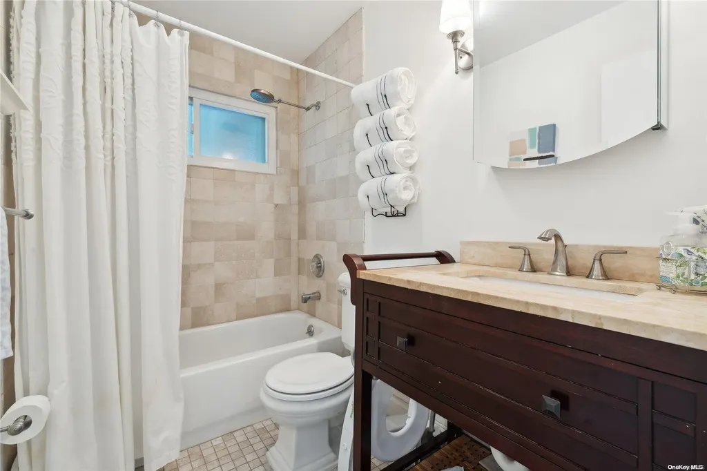18 North Quarter Road Westhampton NY 11977