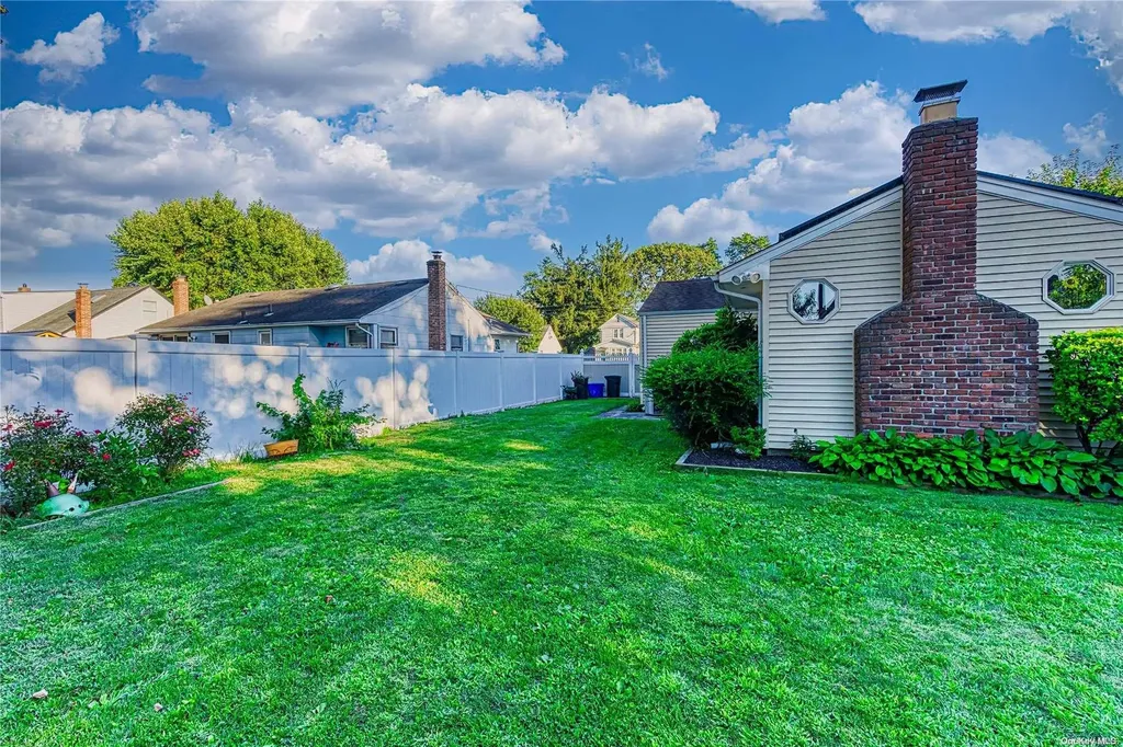 71 Independence Avenue Babylon NY 11702