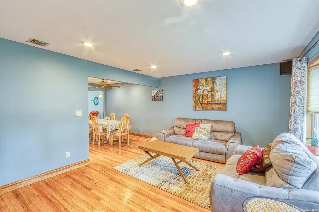 71 Independence Avenue Babylon NY 11702