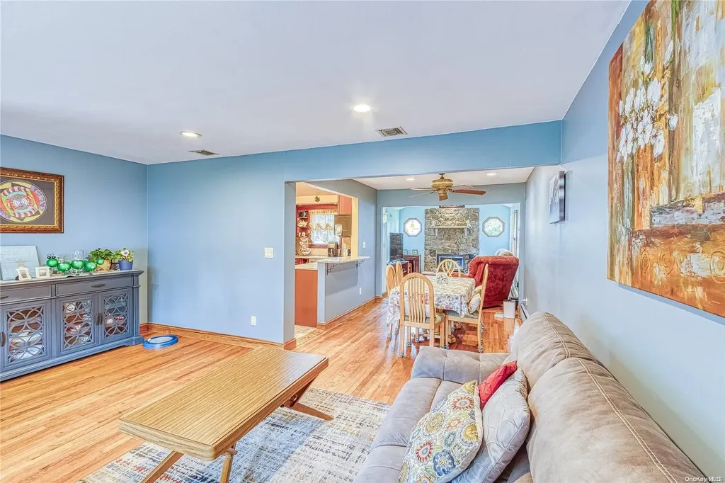 71 Independence Avenue Babylon NY 11702
