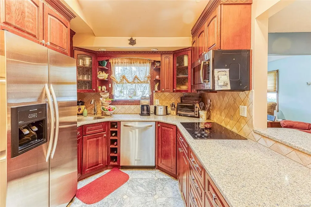 71 Independence Avenue Babylon NY 11702