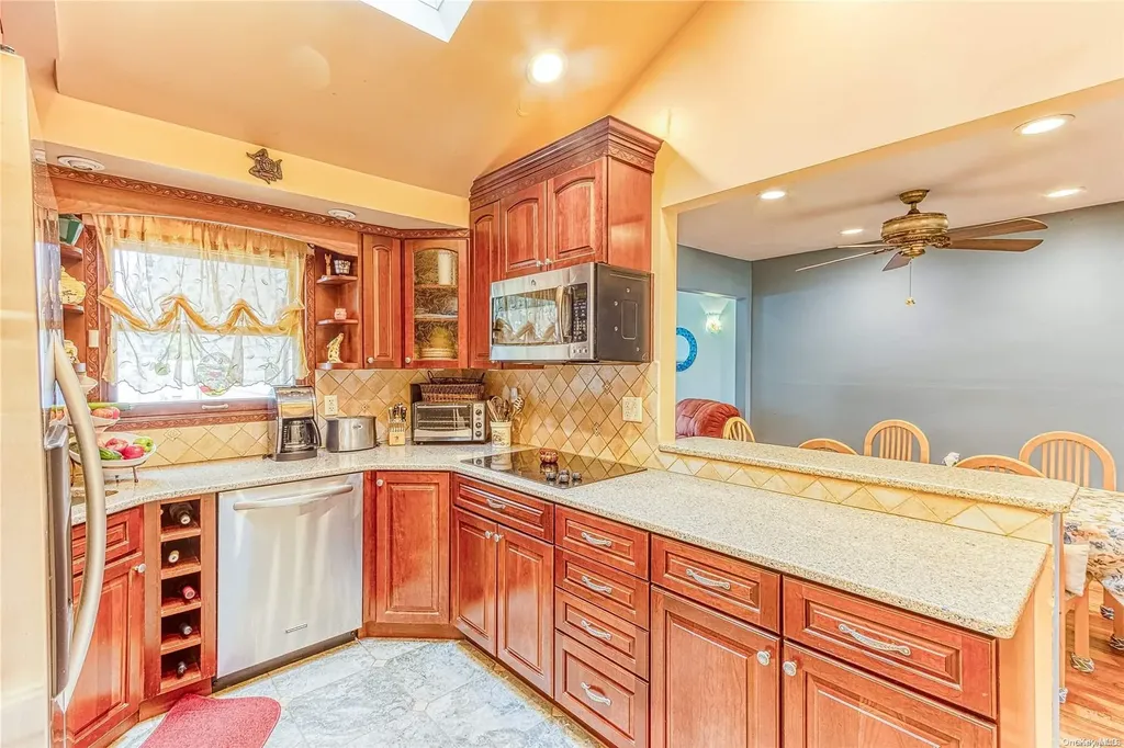 71 Independence Avenue Babylon NY 11702