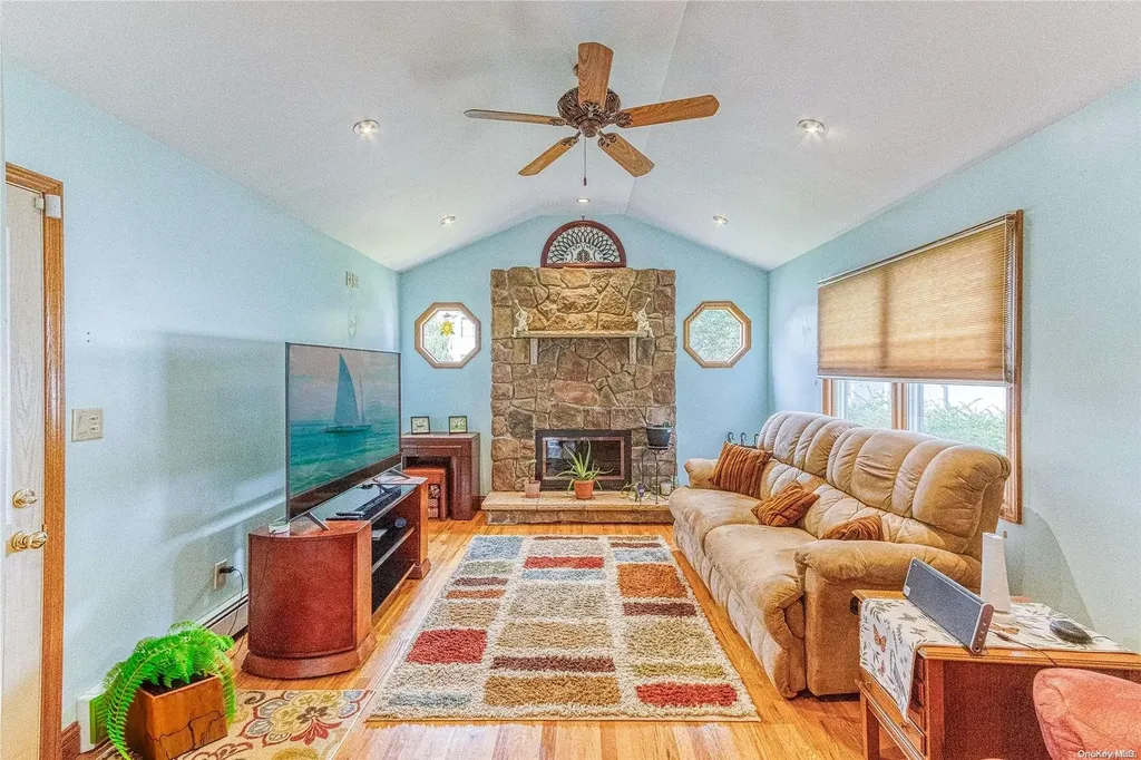71 Independence Avenue Babylon NY 11702