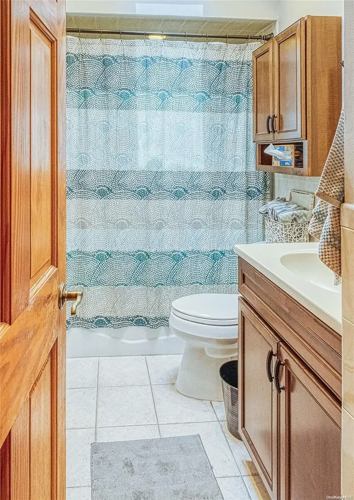 71 Independence Avenue Babylon NY 11702