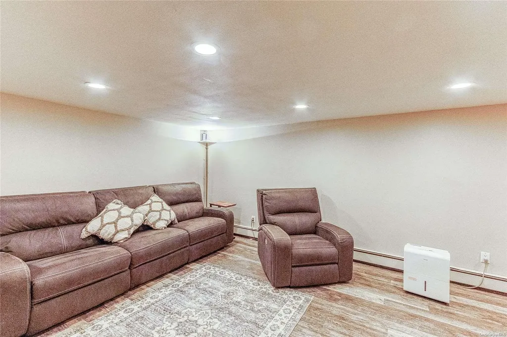 71 Independence Avenue Babylon NY 11702