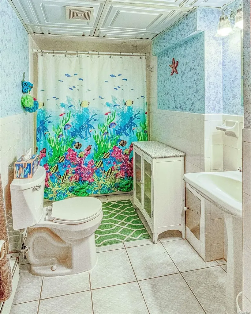 71 Independence Avenue Babylon NY 11702