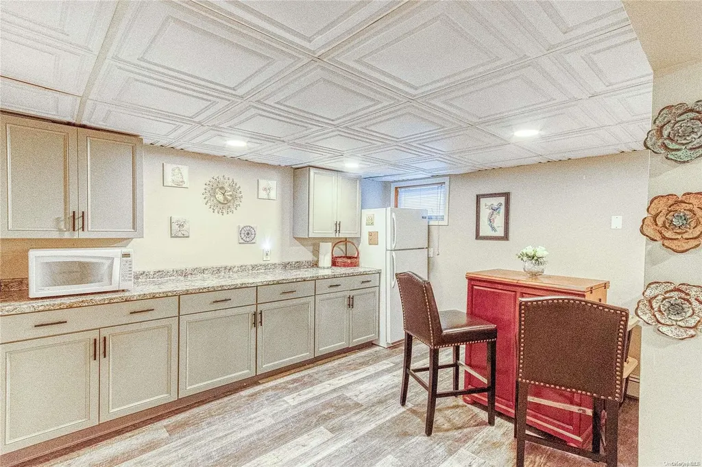 71 Independence Avenue Babylon NY 11702