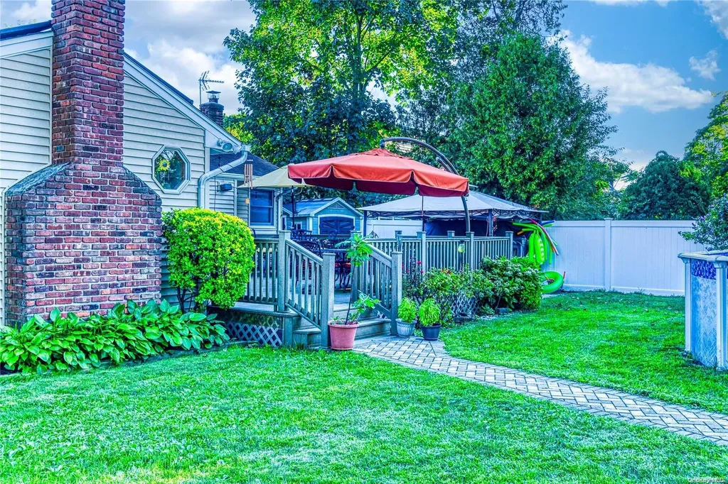 71 Independence Avenue Babylon NY 11702