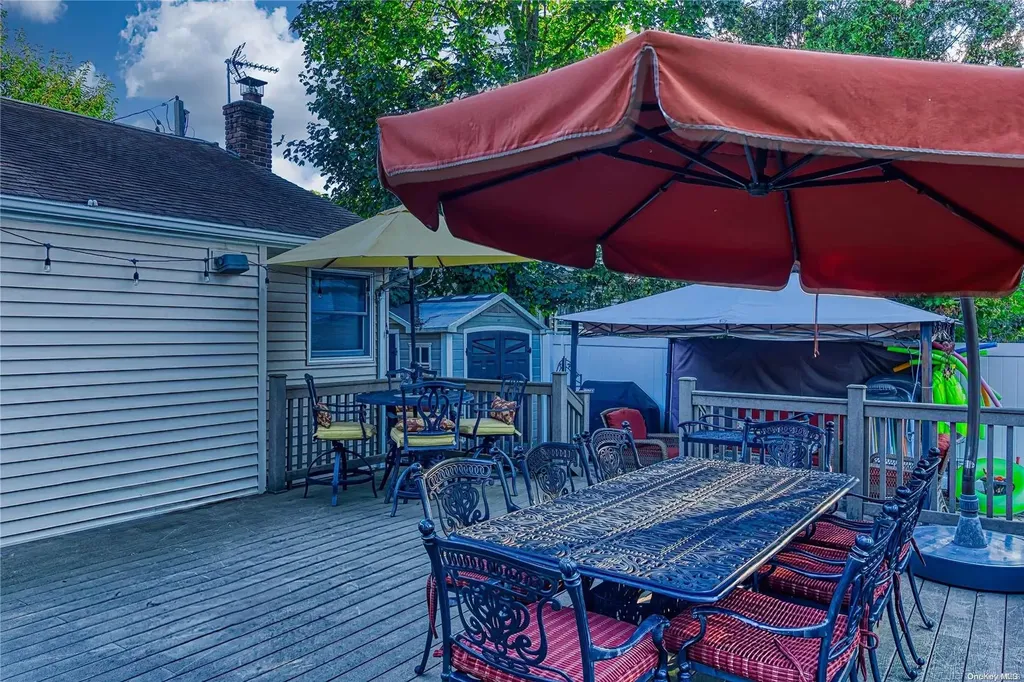 71 Independence Avenue Babylon NY 11702