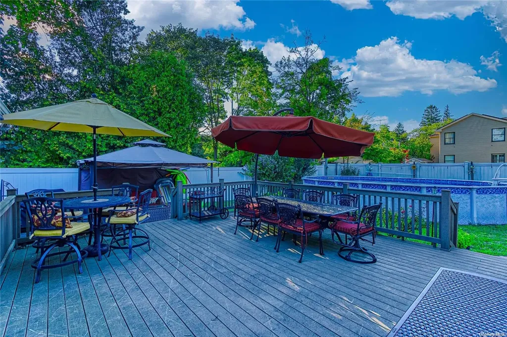 71 Independence Avenue Babylon NY 11702