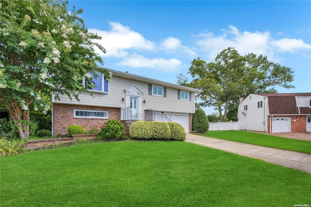 23 Windham Lane Ronkonkoma NY 11779