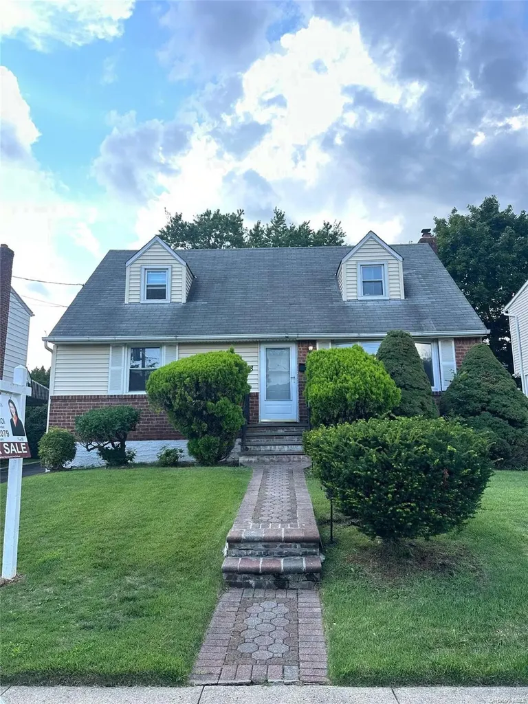 68 Shafter Avenue Albertson NY 11507
