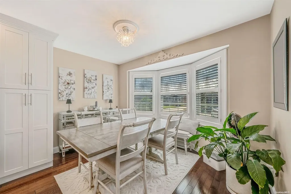 7 Windsor Place Lynbrook NY 11563