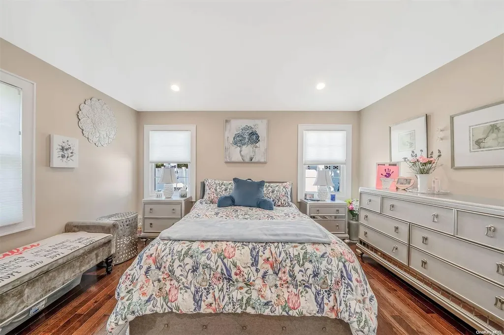 7 Windsor Place Lynbrook NY 11563
