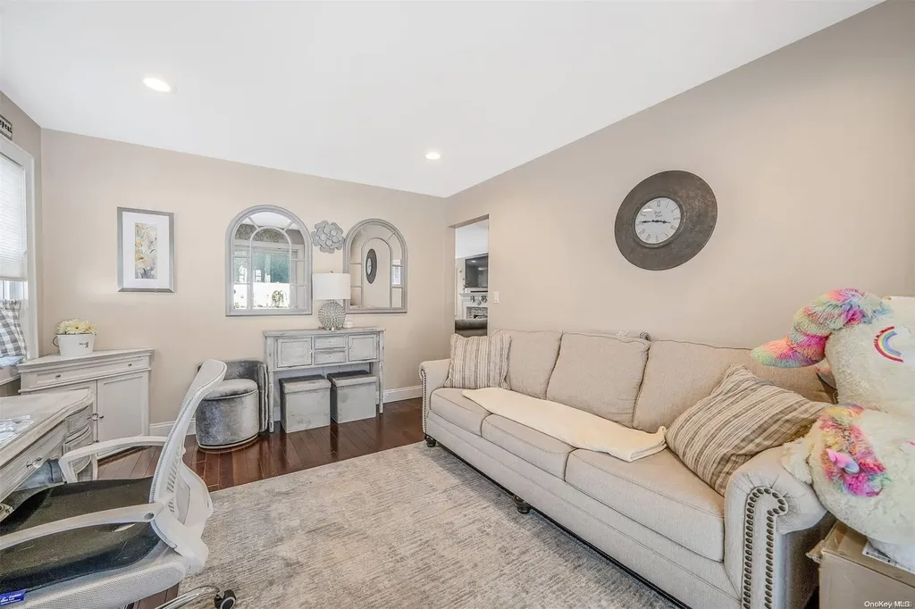 7 Windsor Place Lynbrook NY 11563