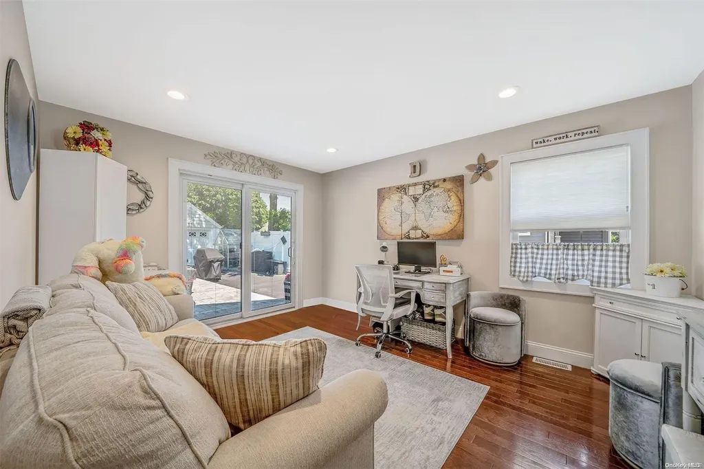 7 Windsor Place Lynbrook NY 11563