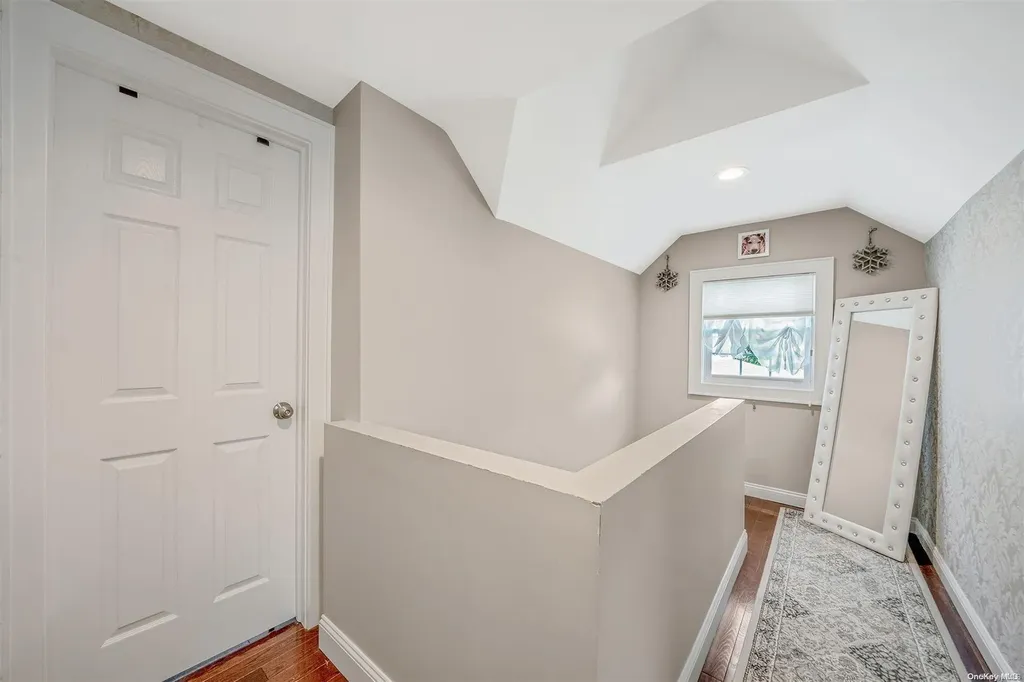 7 Windsor Place Lynbrook NY 11563