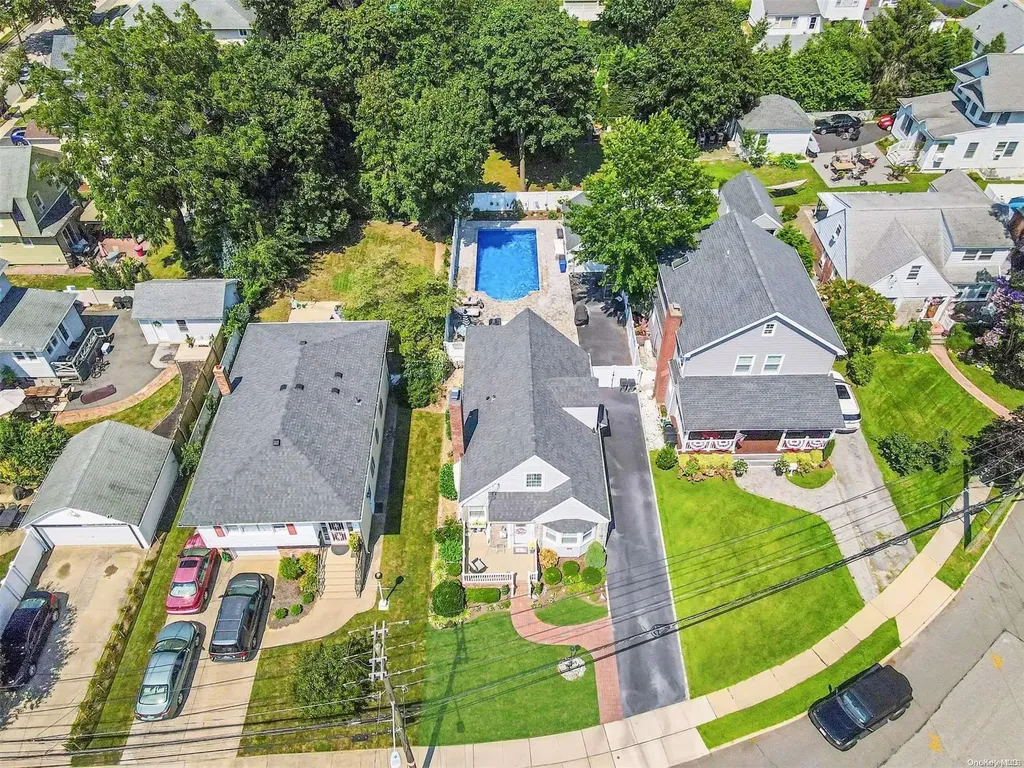 7 Windsor Place Lynbrook NY 11563