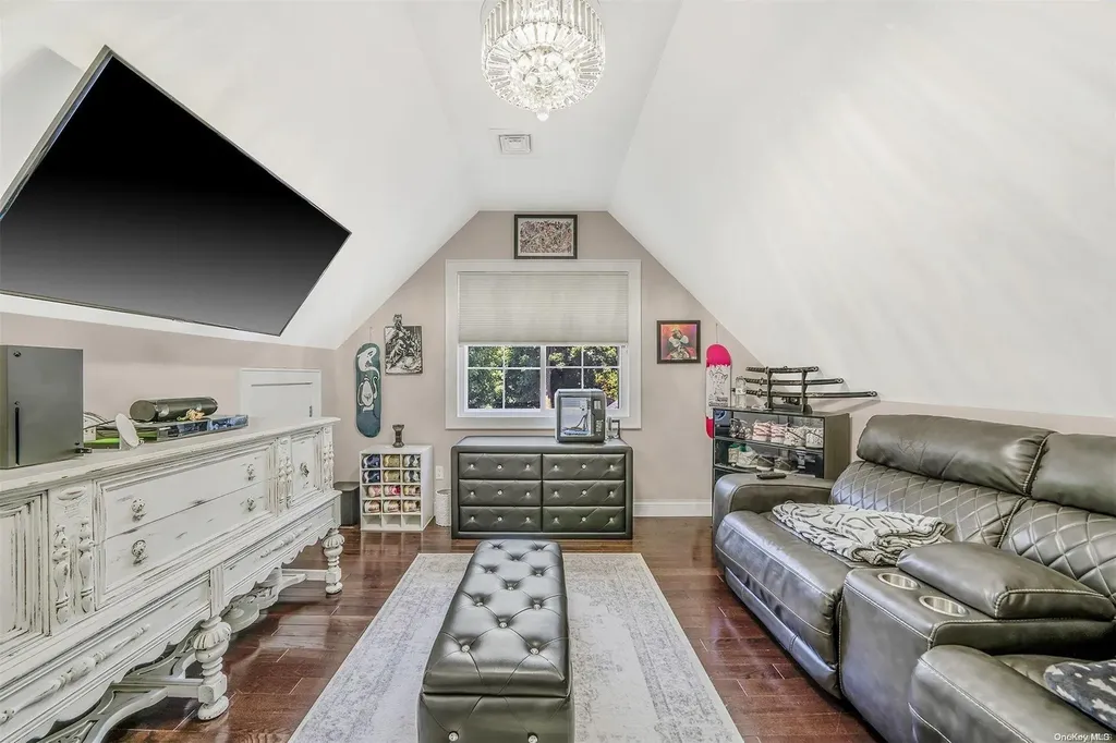 7 Windsor Place Lynbrook NY 11563