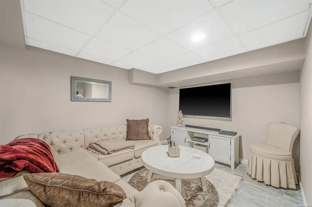 7 Windsor Place Lynbrook NY 11563
