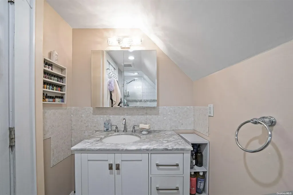 7 Windsor Place Lynbrook NY 11563