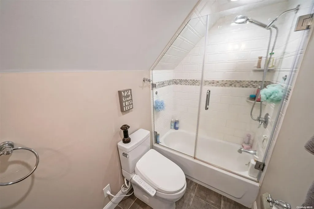 7 Windsor Place Lynbrook NY 11563