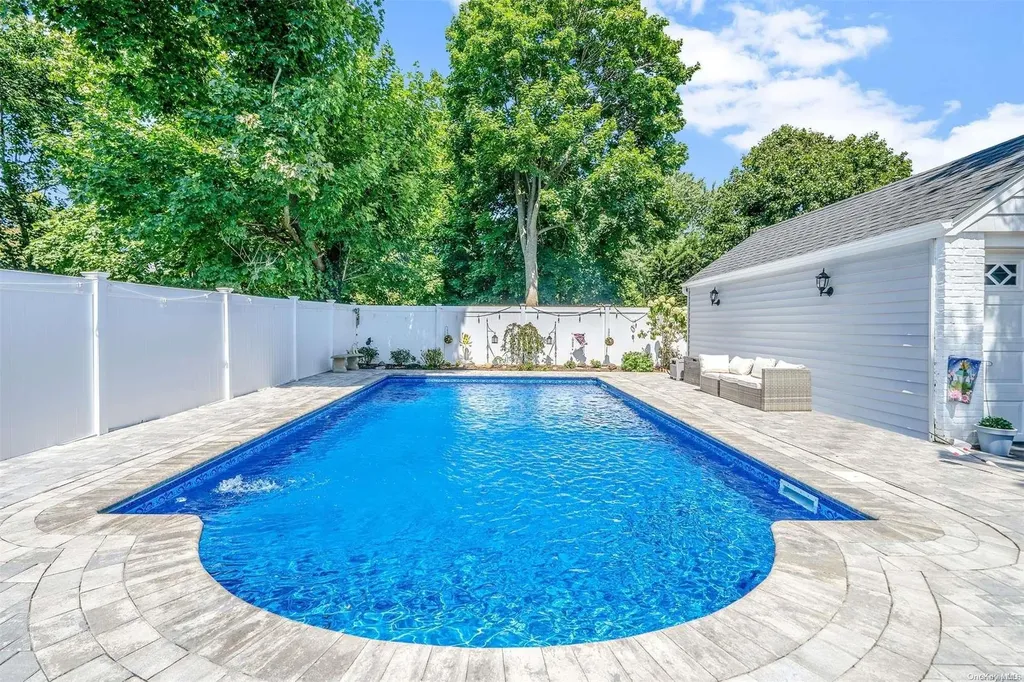 7 Windsor Place Lynbrook NY 11563