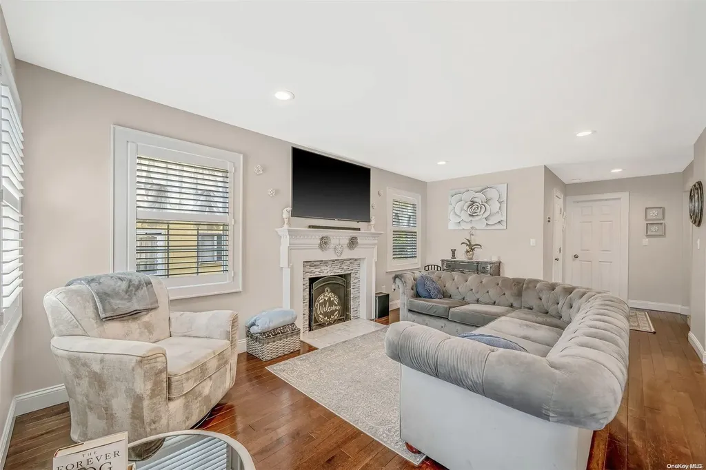 7 Windsor Place Lynbrook NY 11563