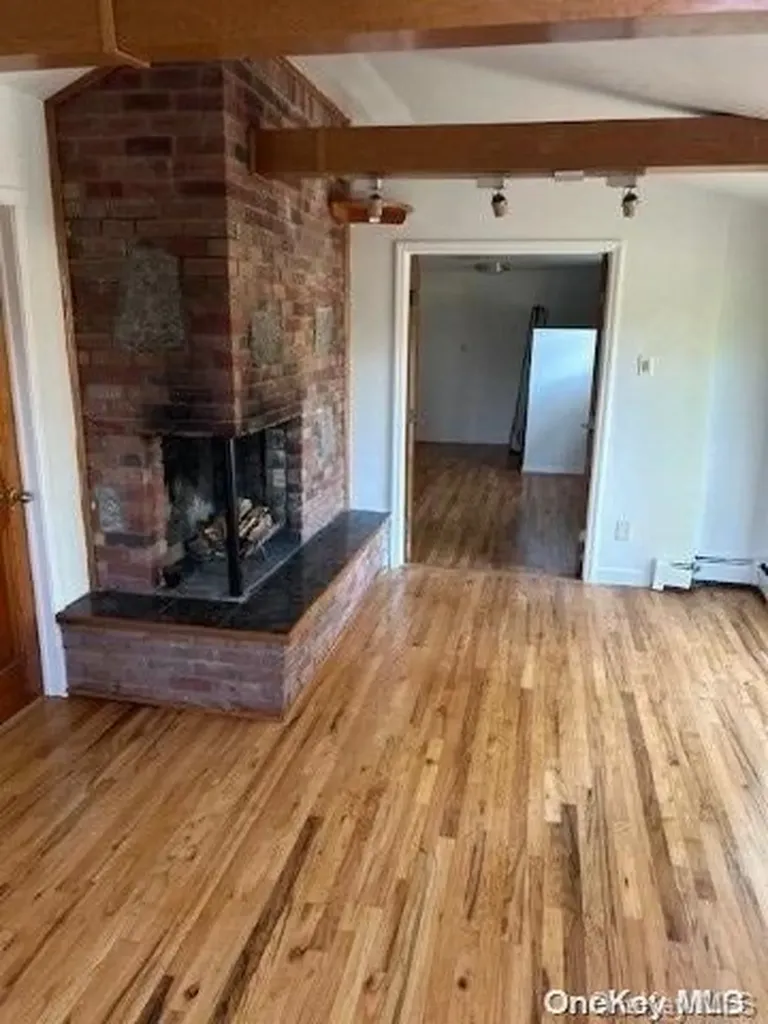 151 Fillmore Avenue Deer Park NY 11729